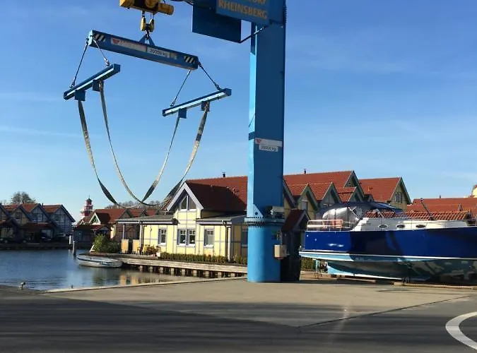 Mit Bootssteg Am In *