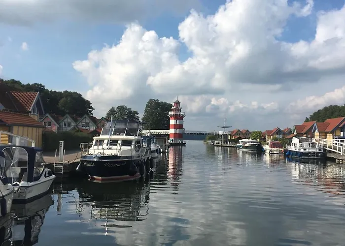 Mit Bootssteg Am In Σπίτι διακοπών